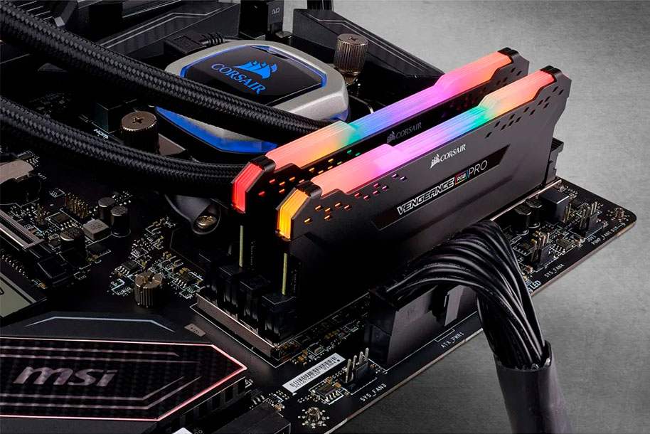 זיכרון Corsair Vengeance RGB PRO מותקן ללא כבלי RGB נוספים